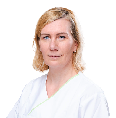 Žena v bielom lekárskom plášti.