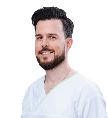 Muž v bielom lekárskom oblečení